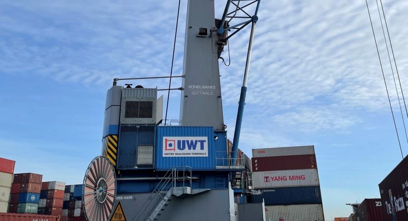 Bericht United Waalhaven Terminals elektrificeert havenkraan bekijken